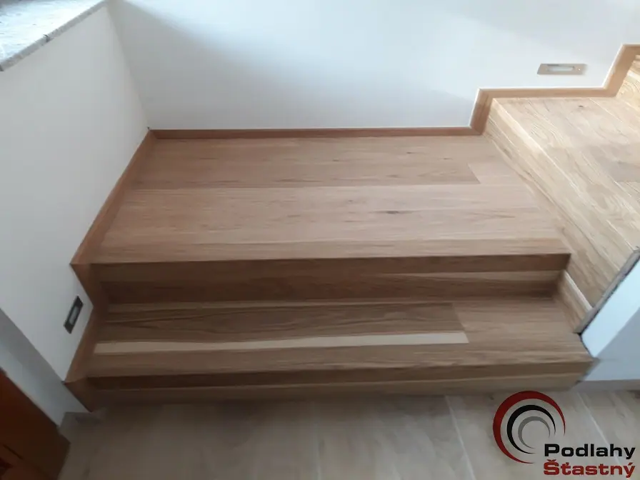 První schod a napojení na podlahu