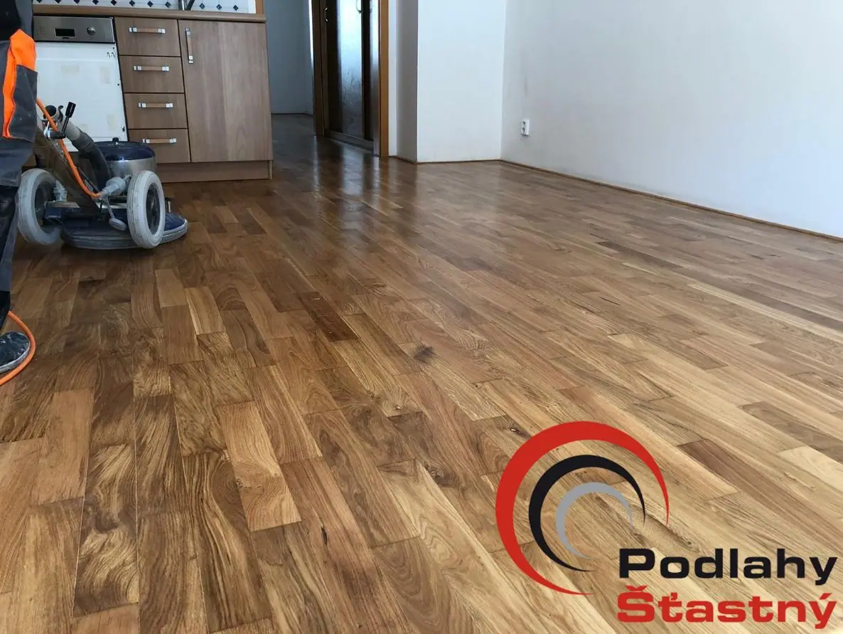 Renovace dřevěných masivních podlah a parket