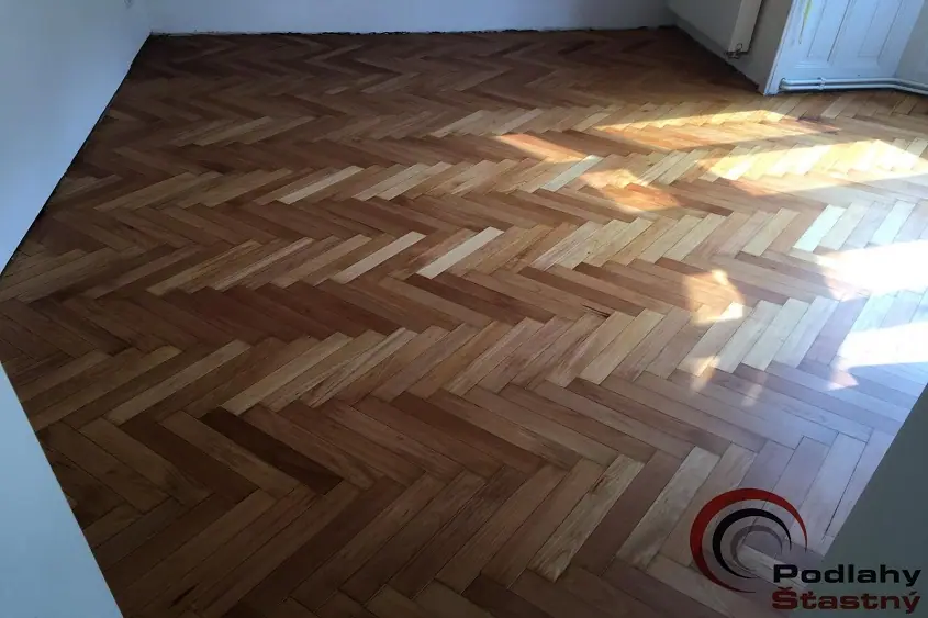 Renovace dřevěných masivních podlah a parket