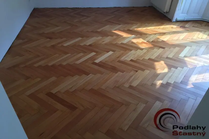 Renovace dřevěných masivních podlah a parket