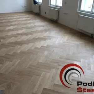 Realizace: olejované dubové parkety rybí kost